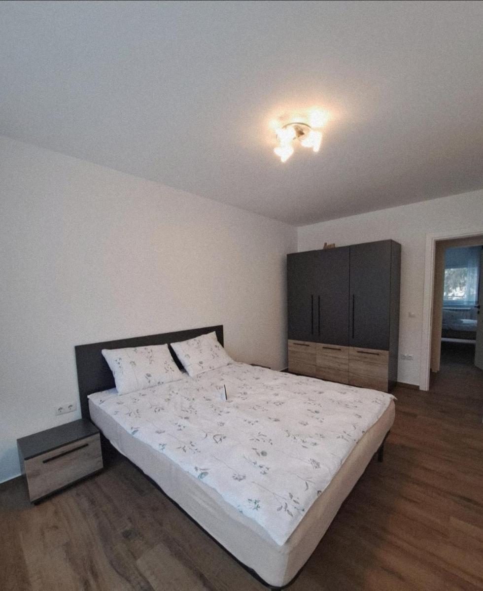 Republicii 7 Iris 98 Mp 3 Camere 3 Paturi 2 Dormitoare 1 Canapea Parcare Card De Vacanta Baia Mare Exteriör bild
